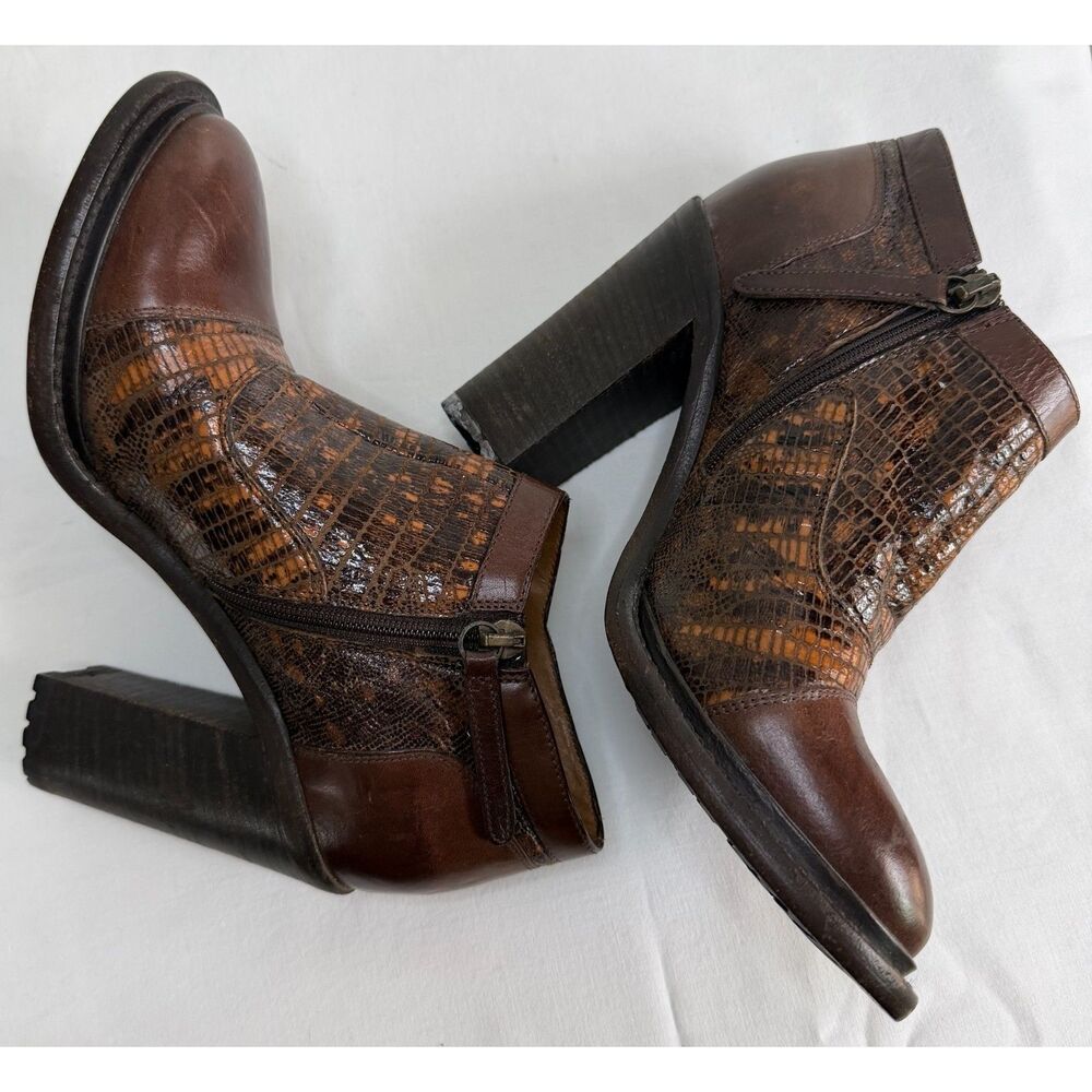 UGG Collection Boots Women’s 5 Brown Leather Italy Croc Embossed Zip